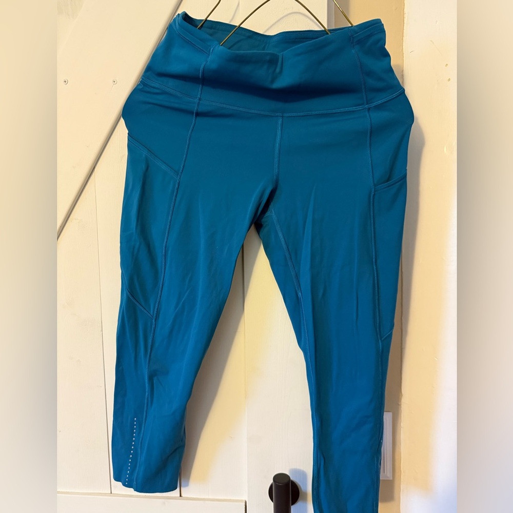 Lululemon blue crop leggings